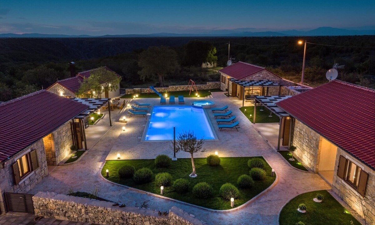 Oklaj Villa | Promina luxury villa with 72sqm Heated Pool, Jacuzzi, Infrared Sauna, Tennis court, Media room