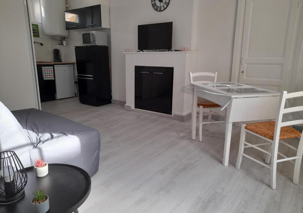 Courseulles-sur-Mer Apartment | Promo Studio Wi-Fi à Courseulles-sur-Mer au 1er étage