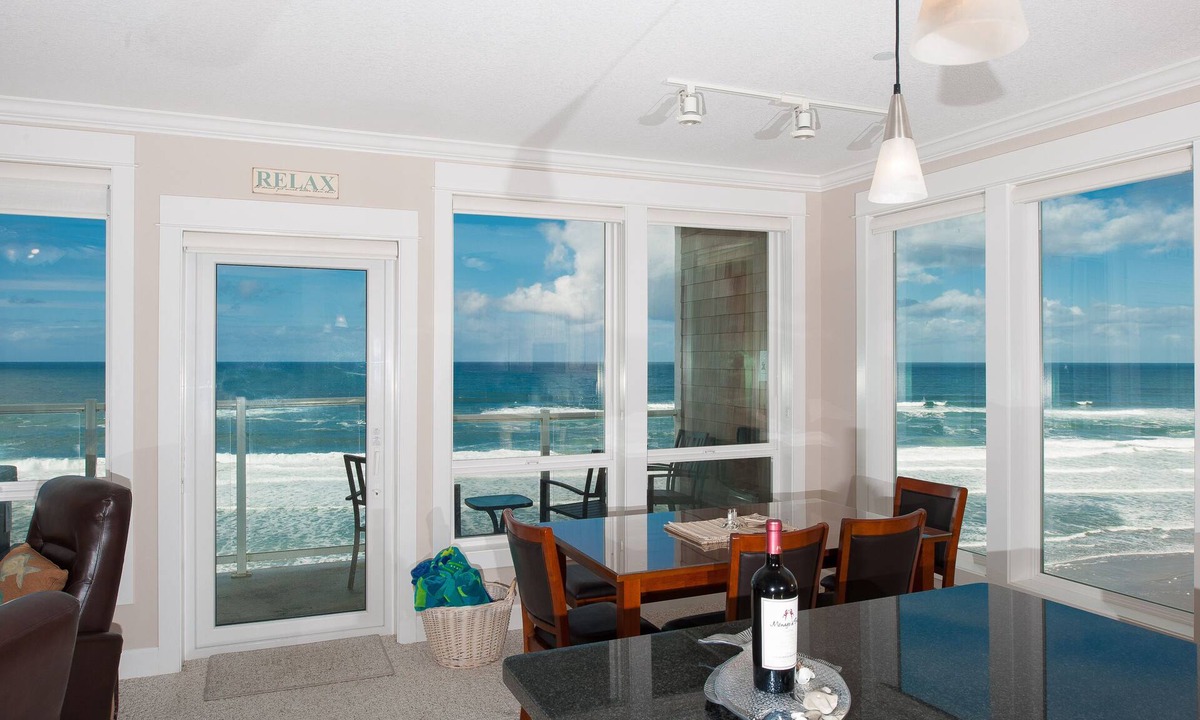Lincoln City Condo | Promo! Third Floor Corner Condo, Oceanfront, Private Hot Tub, Pool, Free Wifi!