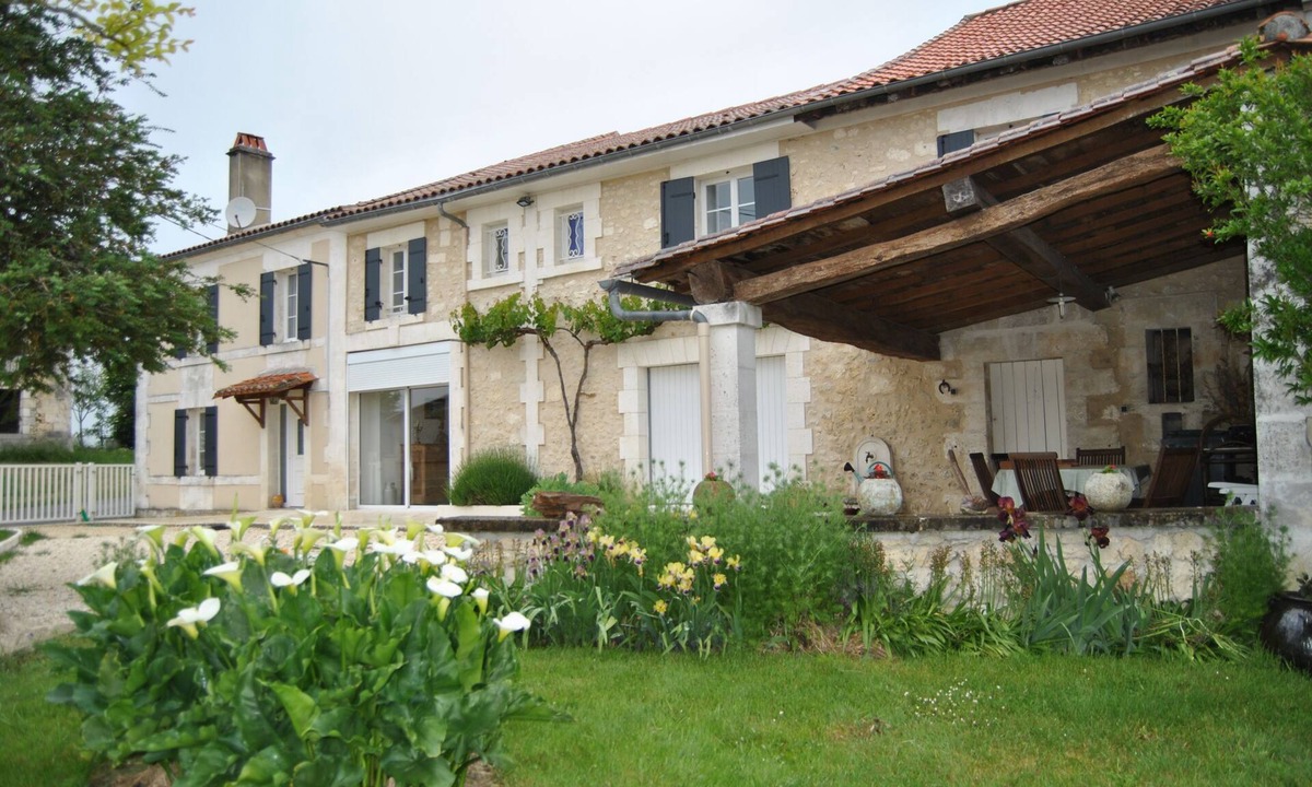 Leguillac-de-Cercles House | PROMOTION Quality accommodation