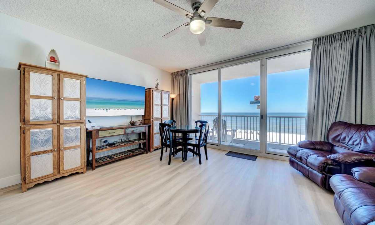 Long Beach Condo | Promotional discounts + weekly:RESERVED PARKING and free beach chair tower 1-305