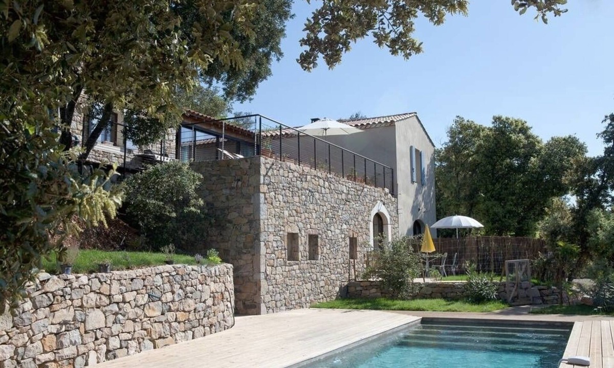 Corconne House | property 15 pers stone lime wood salt pool, exceptional view