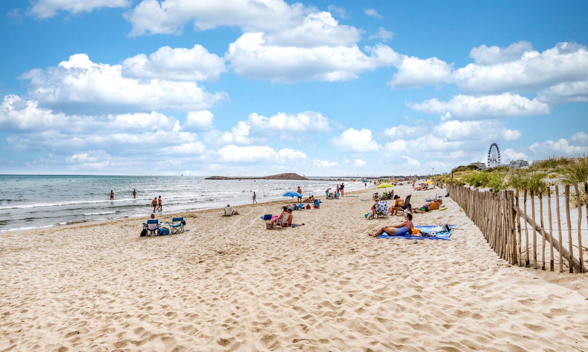 La Grande-Motte Resort | Property In A Holiday Village 'Murmure 23' with Wi-Fi