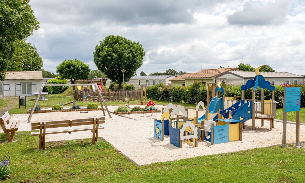 Mache Resort | Property In A Holiday Village '2 - Maison T3 Eco' with Shared Pool, Terrace and Shared Garden