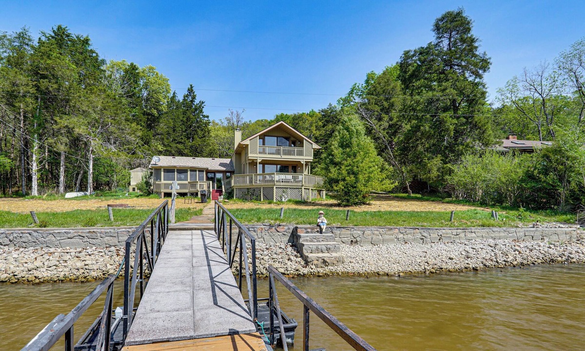 Roach House | Property Windy Cove Waterfront Reserve