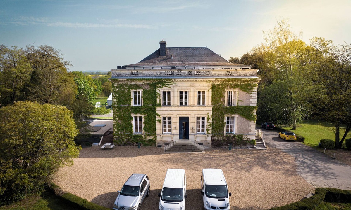 Becon-les-Granits Other | Propriete Chateau 100 Couchages