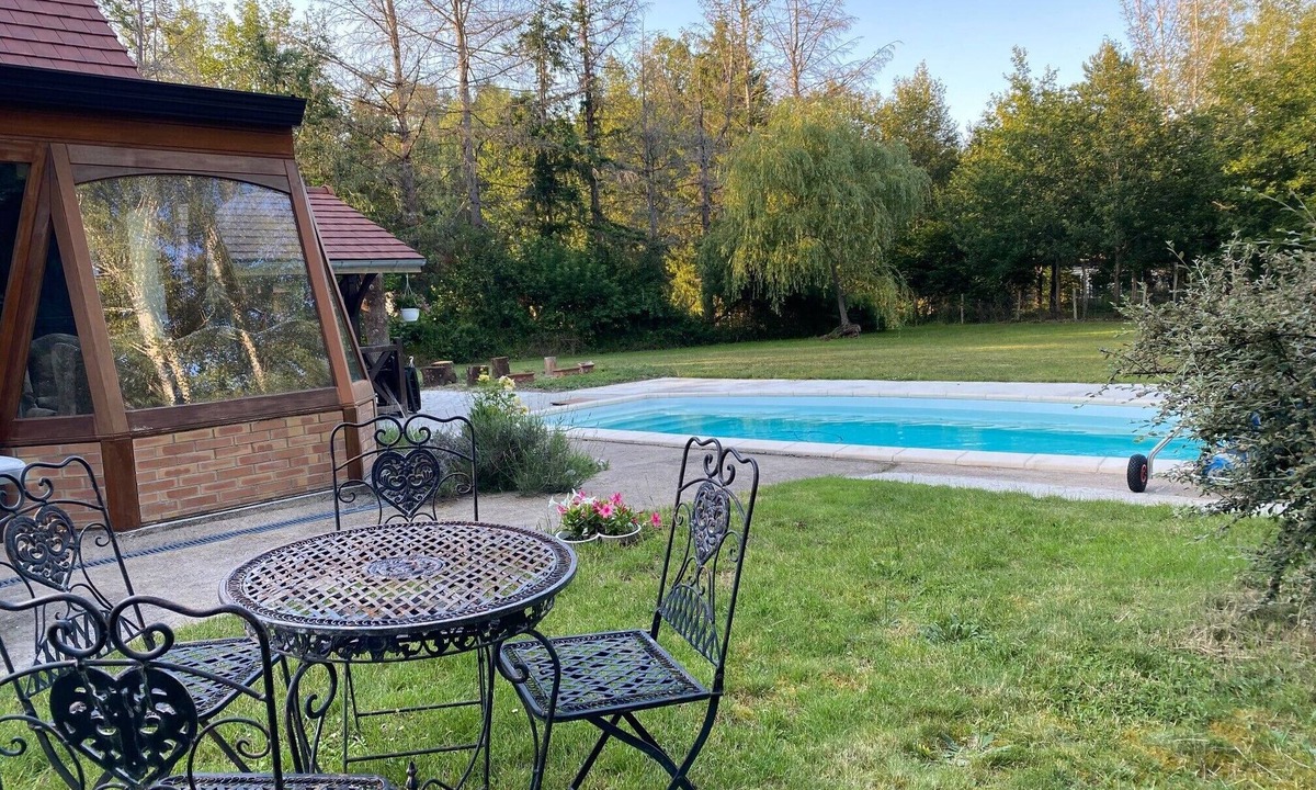 La Ferte-Saint-Cyr Cottage | PRORIETE WITH 3* HEATED POOL