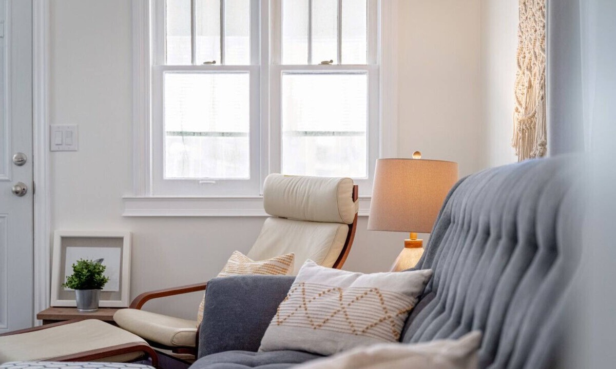 Ruthven Cottage | Prospect Place · Cozy Cottage in Kingsville · Walkable to everything