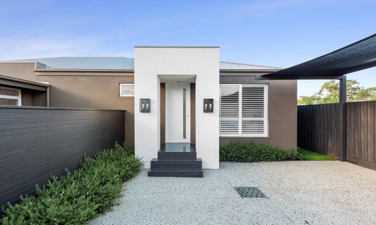 Dromana Villa | Proton Deluxe Beach Villa 4 by Ready Set Stay