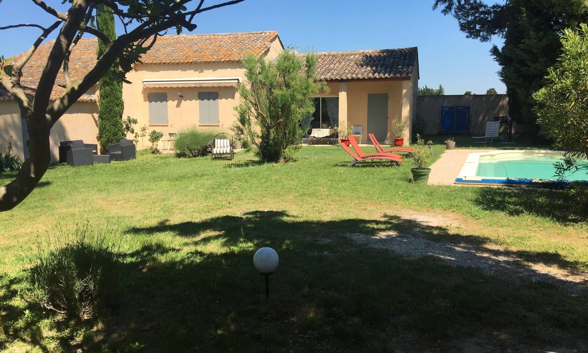 Saint-Saturnin-les-Avignon House | Provence countryside, house 100m2, private pool for 6
