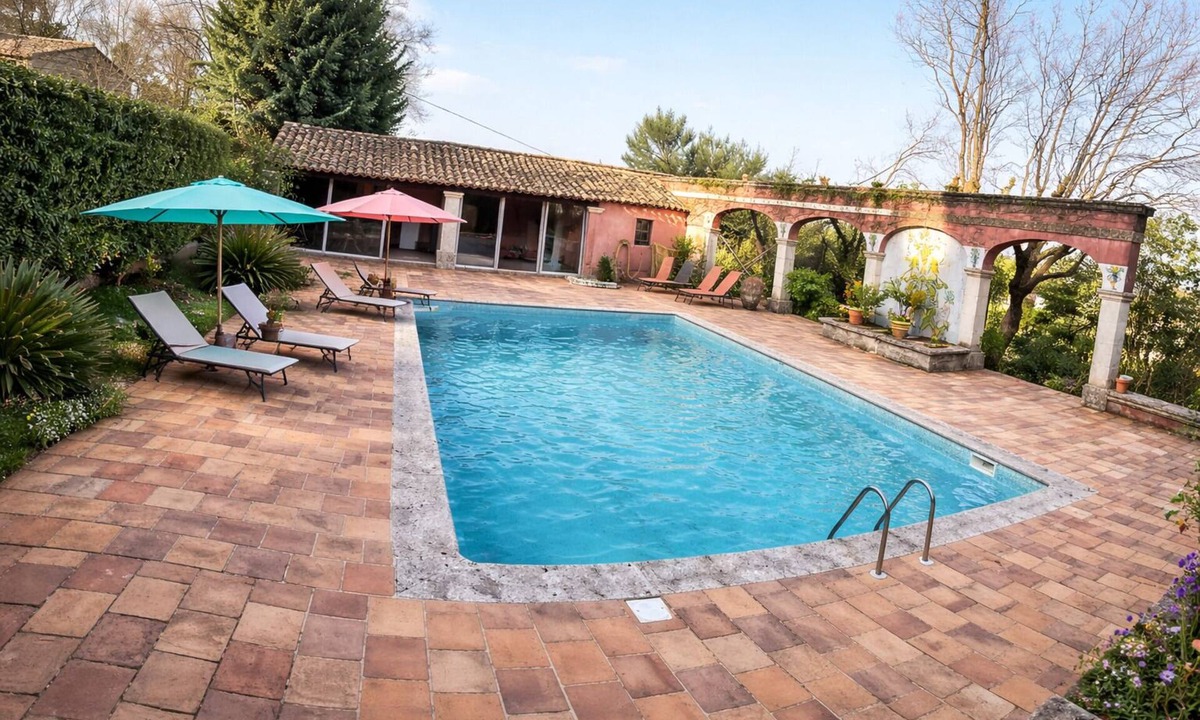 Saint-Paulet-de-Caisson House | Provencal family home