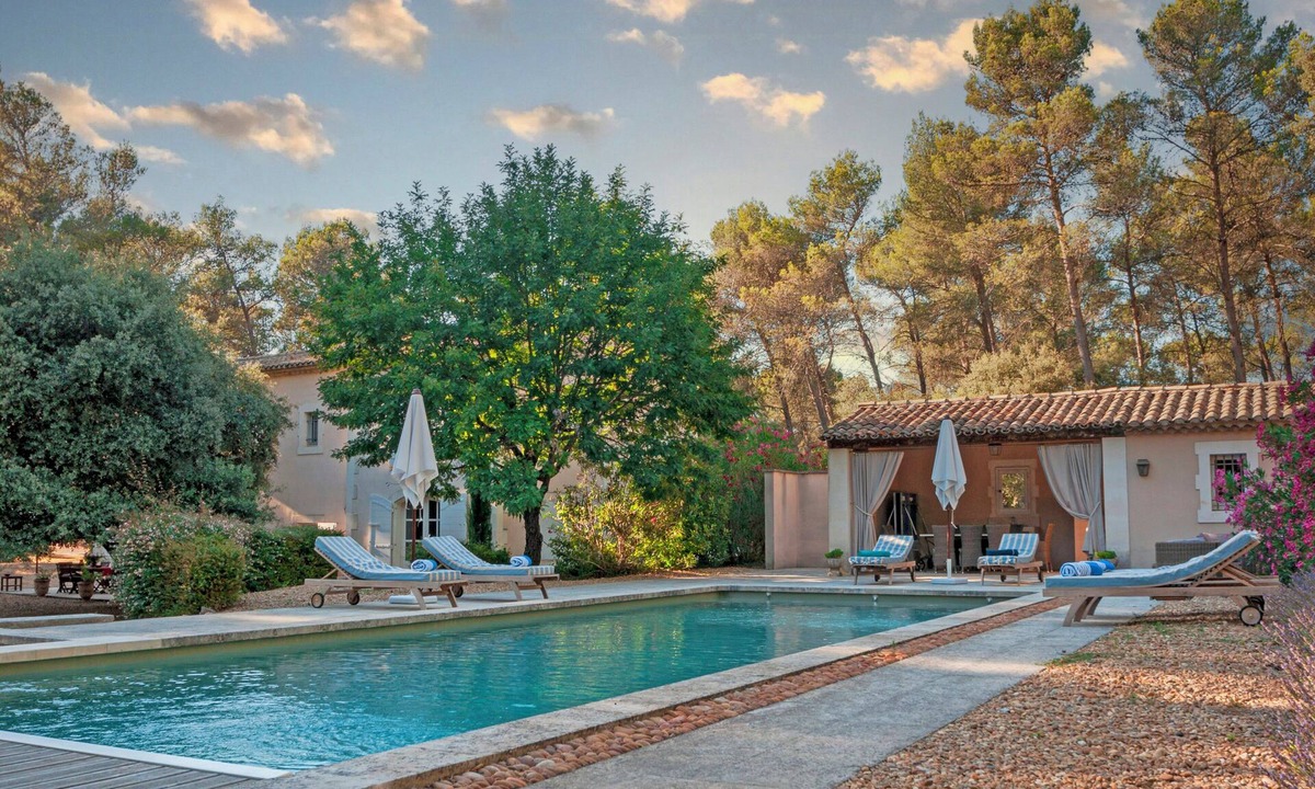 Barbentane House | Provençal farmhouse with heated pool in Barbentane