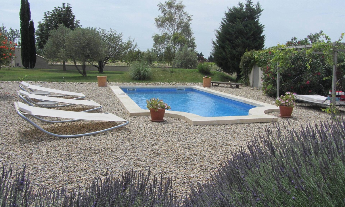 Jonquieres Apartment | Provencal farmhouse in an exceptional setting with heated pool