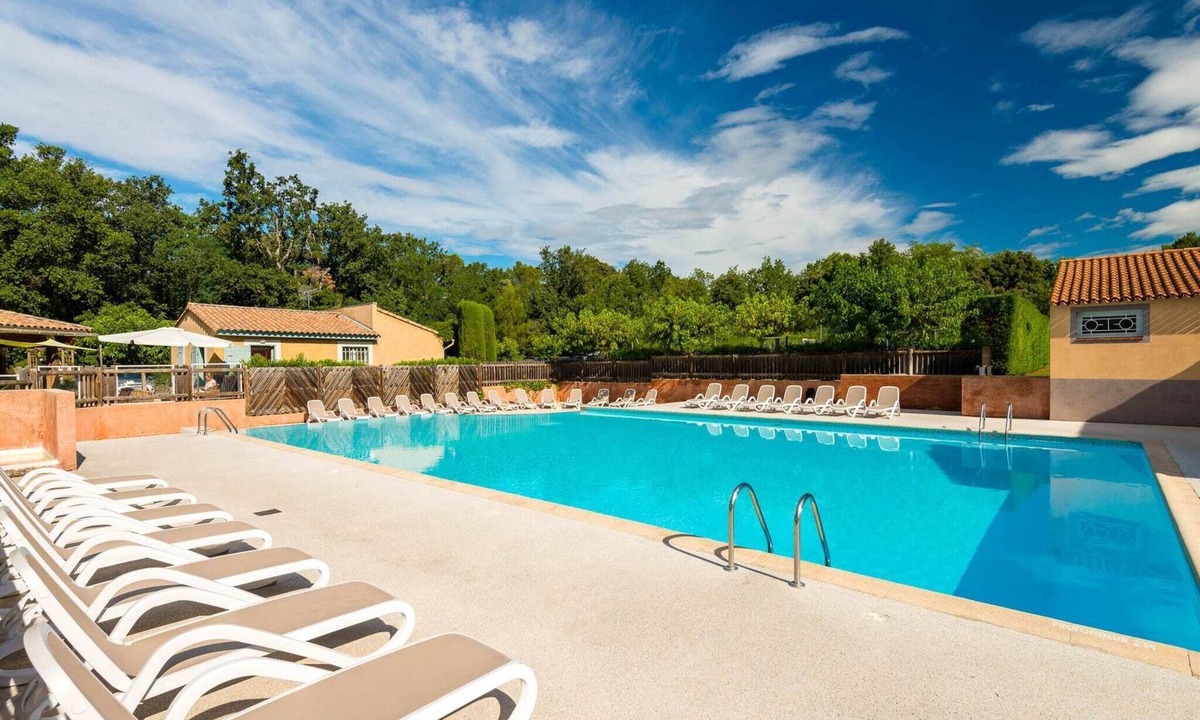 Gaujac House | Provencal-style maisonette with communal pool