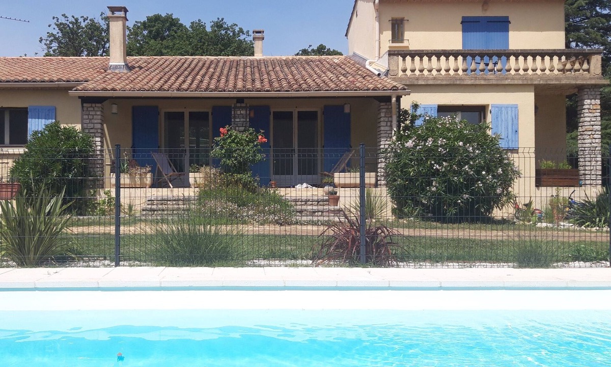 Blauzac Villa | Provencal villa and separate apartment, air-conditioned garden & pool.