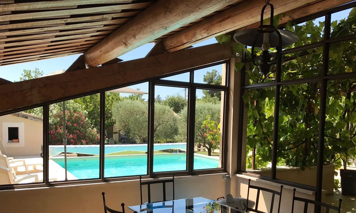 Lirac House | Provencal villa with pool near Avignon