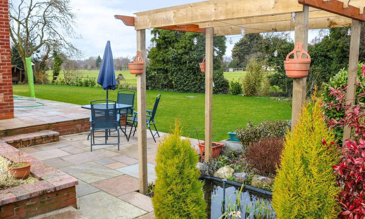 Kirk Sandall Cottage | Providence Apartment