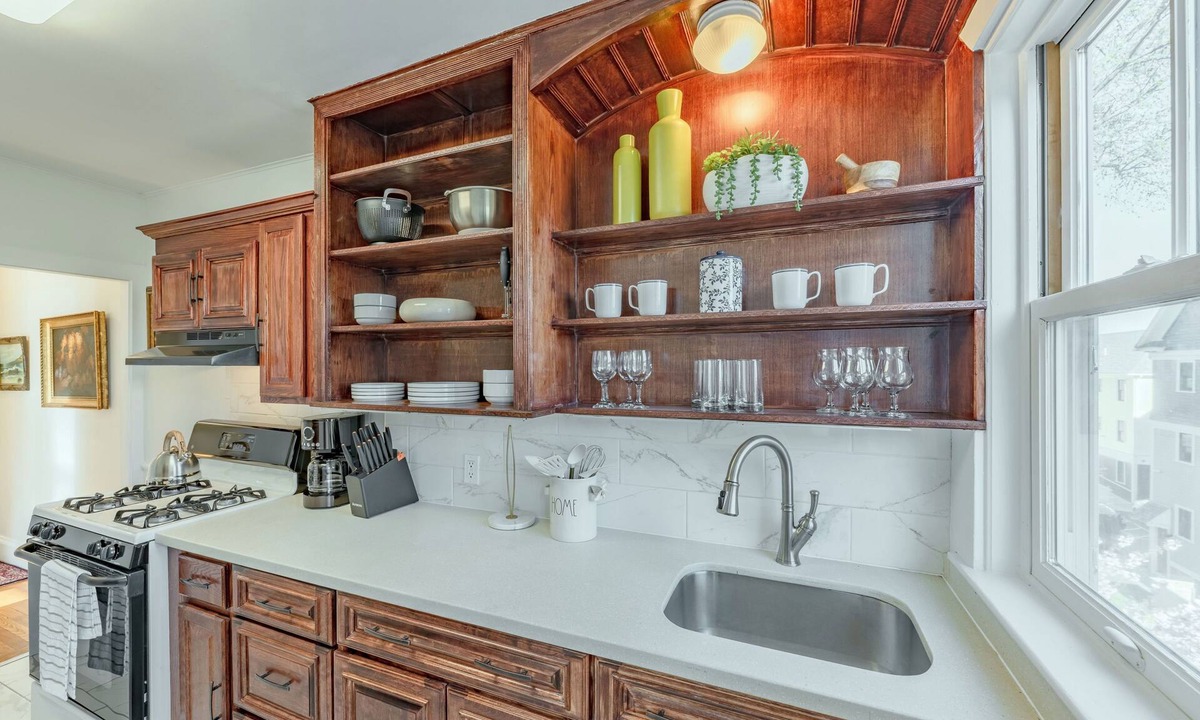 South Providence Apartment | Providence: near Hospitals, Universities, Downtown