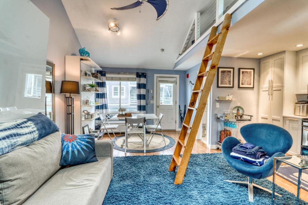 Commercial Street Hotel | Provincetown Waterfront Studio