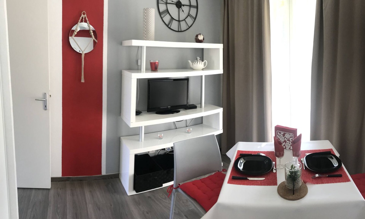 Equemauville Apartment | PROXIMITY HONFLEUR WIFI PARKING SWIMMING POOL