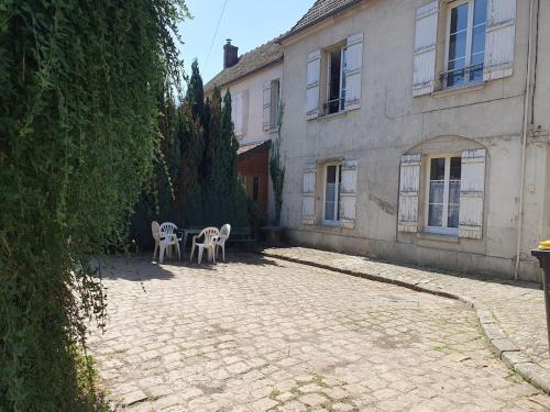 Villers-Cotterets Apartment | Proximity to Cité Internationale