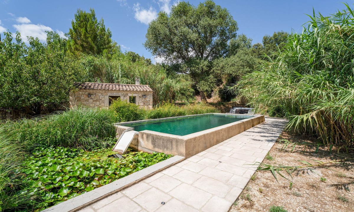 Solerieux Apartment | 'Prune' Room with Shared Pool, Wi-Fi and Air Conditioning