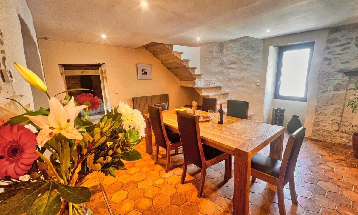 Saint-Hippolyte-de-Montaigu House | Ptit Coin Paradis – Prestige, Pool & Jacuzzi