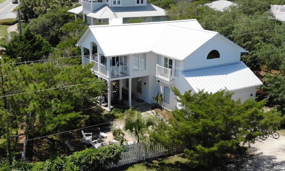 Seacrest House | PUBLIC BEACH ACCESS 65 steps from door. Central to all of 30A! Bikes included.