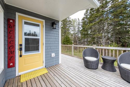 Queens House | Puddin' Pan Cozy Beach Cottage on Ocean