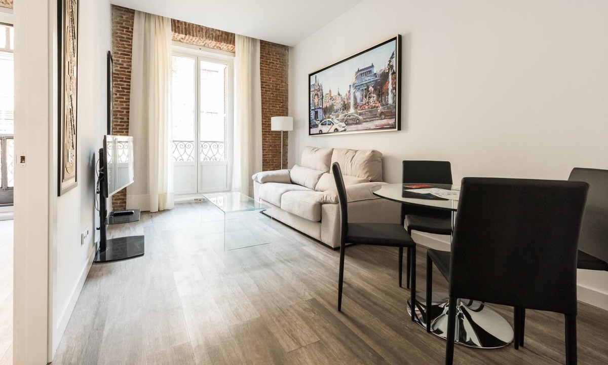 Sol Apartment | PUERTA DEL SOL CITY CENTER WITH BALCONY