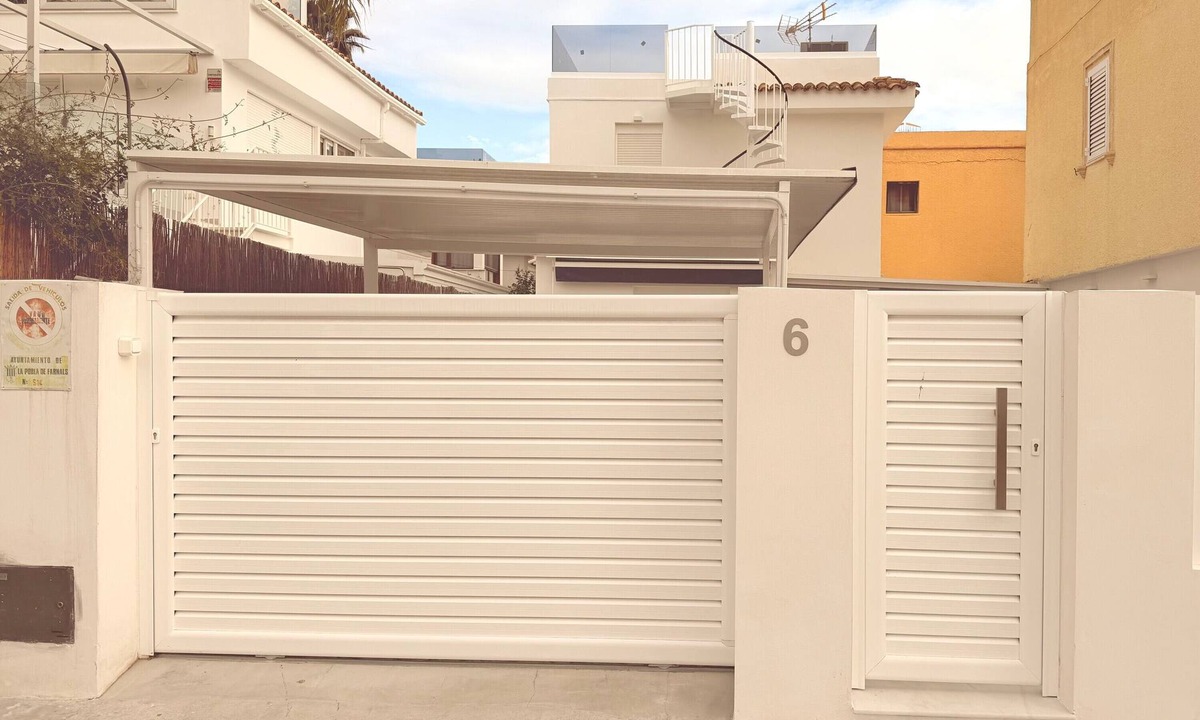Playa Pobla de Farnals House | Puerto Beach House: Sea Views, Wi-Fi & Air Conditioning