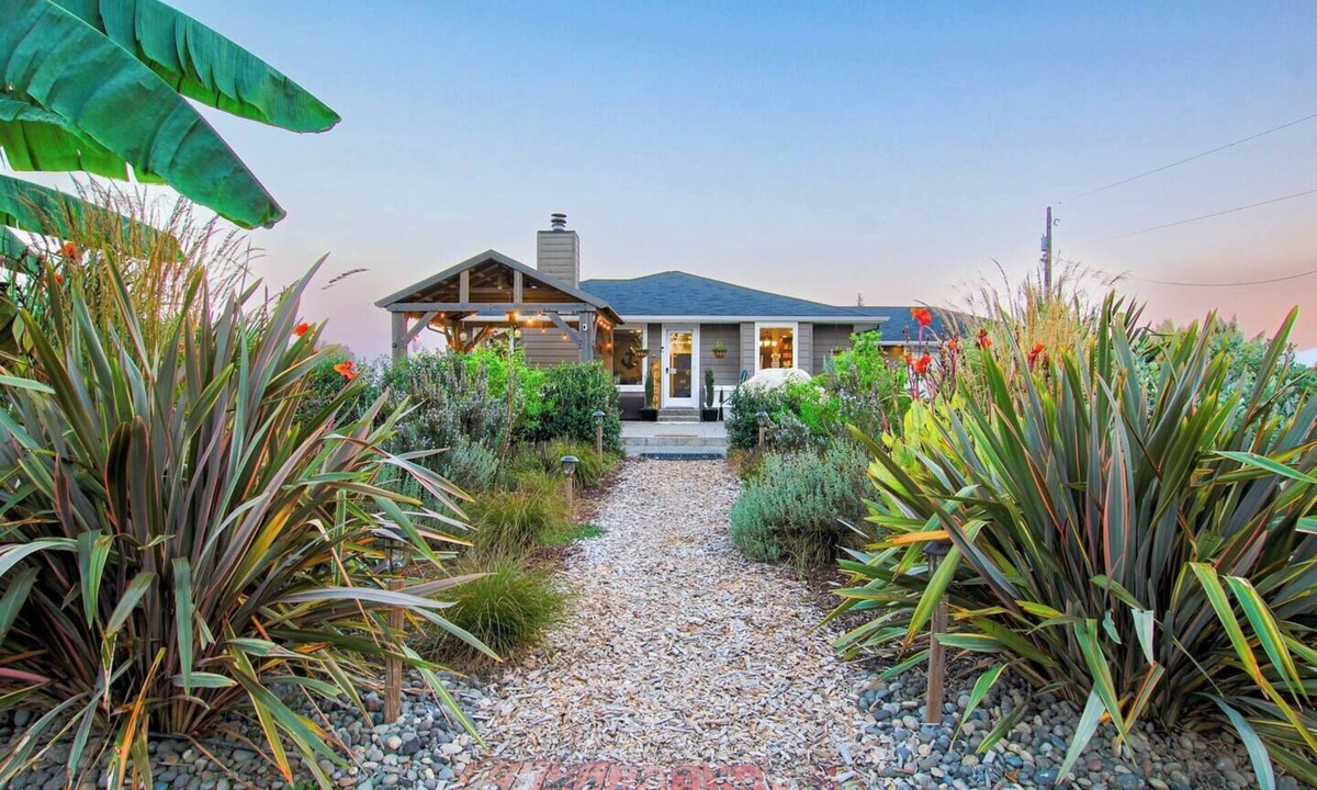 Cathlamet House | Puget Island Riverfront Getaway with Hot tub