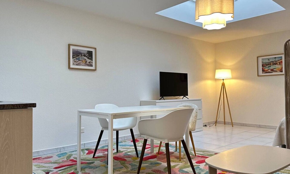 Seebach Apartment | Pulp Fiction Suite - Cosy One Bedroom Apartment