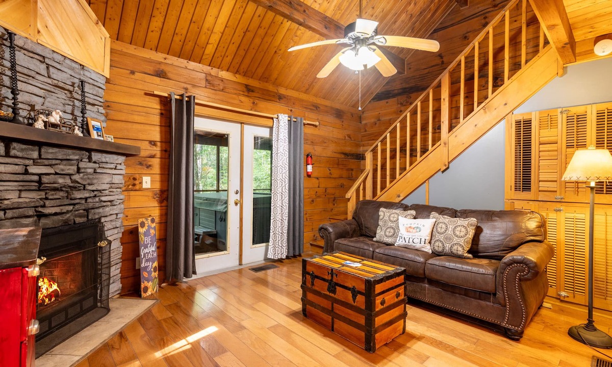 Sautee Nacoochee Cabin | Puppy Love - Romantic Mountain Getaway