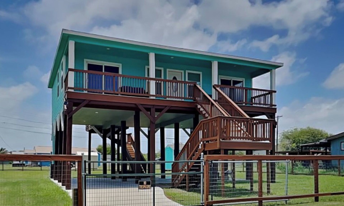 Aransas Pass House | Pura Vida Oasis | Pet-friendly