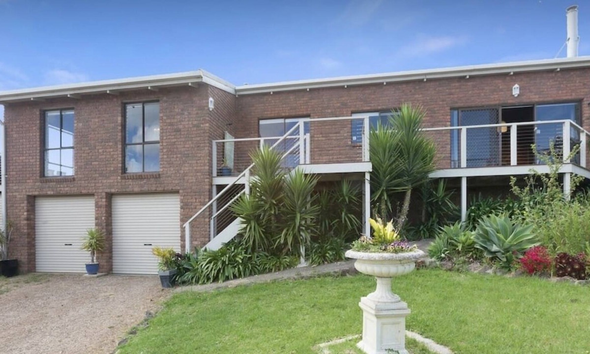 Clifton Springs House | Pure Holiday Bay Views