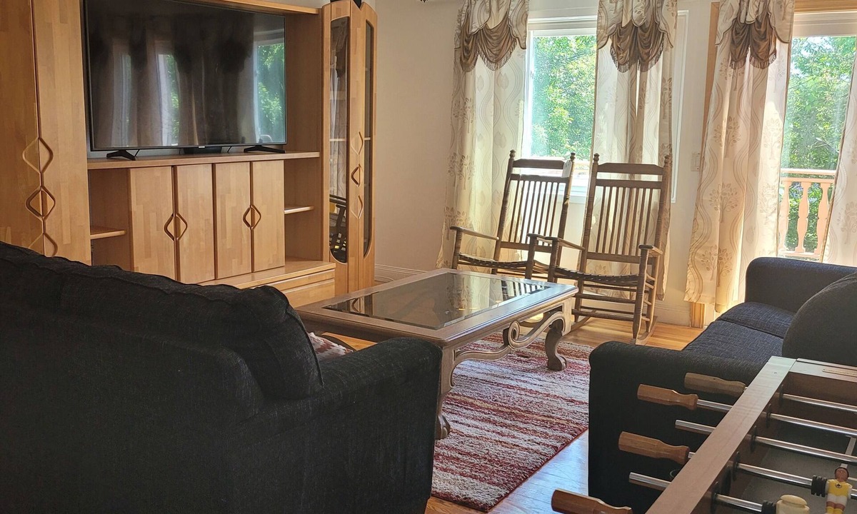 Northeast Yonkers House | PureHeart House, Spacious, 3bdrn30 MN from Manhattan. NYC