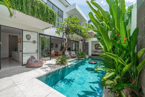 Berawa Villa | Puri Senang - Modern 4BR Pool Villa , Central Berawa , 6 min to Beach & Finns