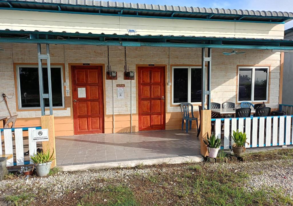 Sekinchan House | Purple Pool Villa