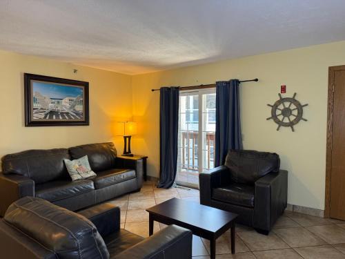 Put-in-Bay House | Put-in-Bay Poolview Condo #5