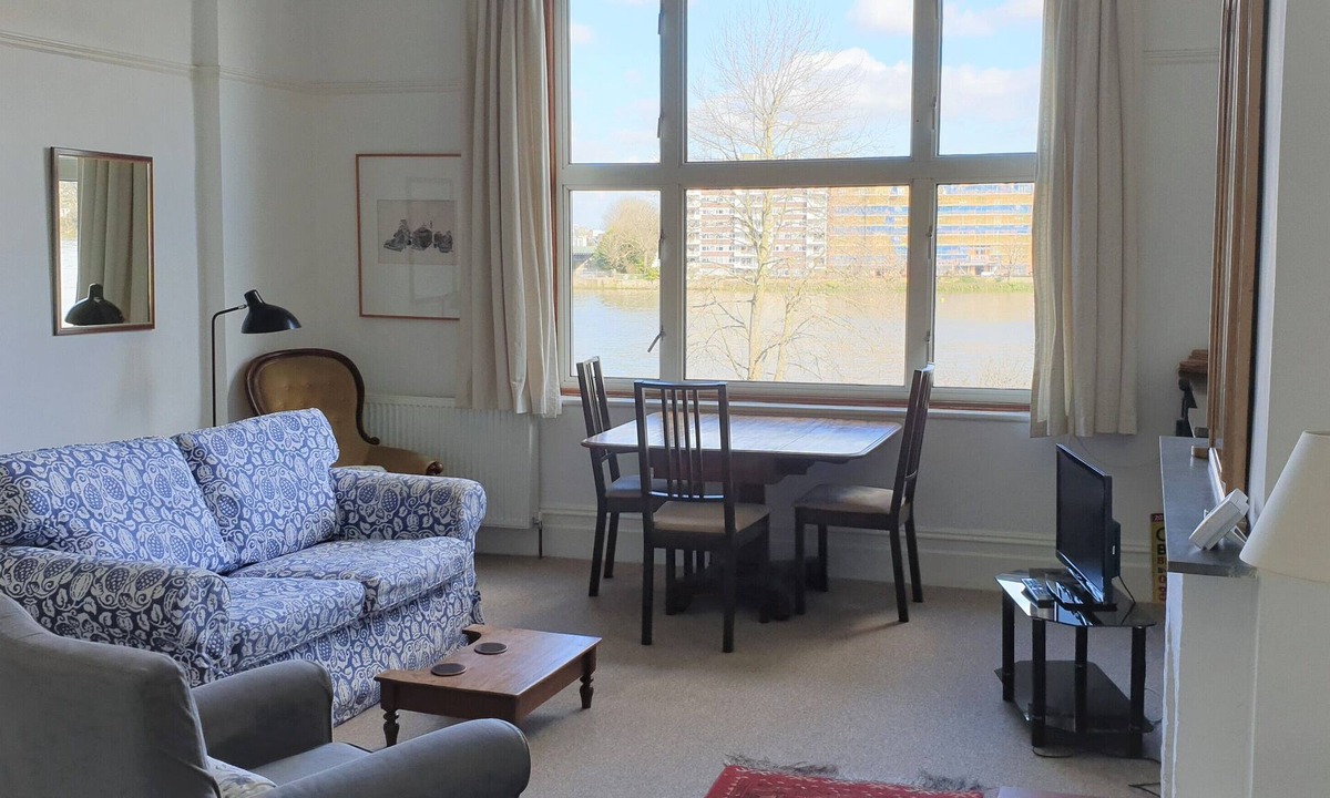 Thamesfield Apartment | Putney, Bright 1 bedroom flat on the river.