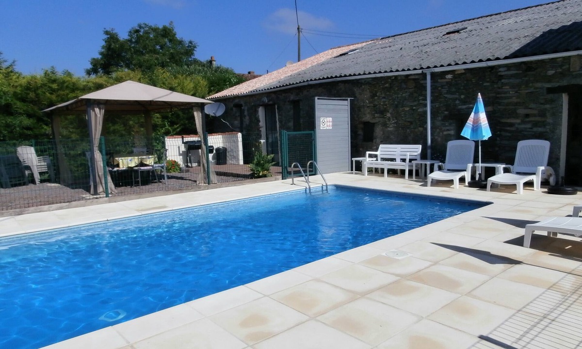 Saint-Pierre-du-Chemin Cottage | Puy Du Fou, 35 minutes. Short walk to bakery, bar and restaurant.