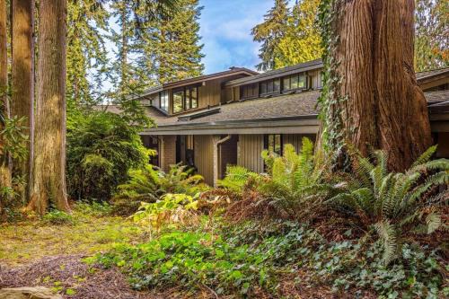 Poulsbo House | Puzzle Point Lodge