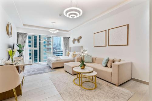 Jumeirah Lake Towers Apartment | PVH - Chic Furnished Studio in JLT - Me Do Re