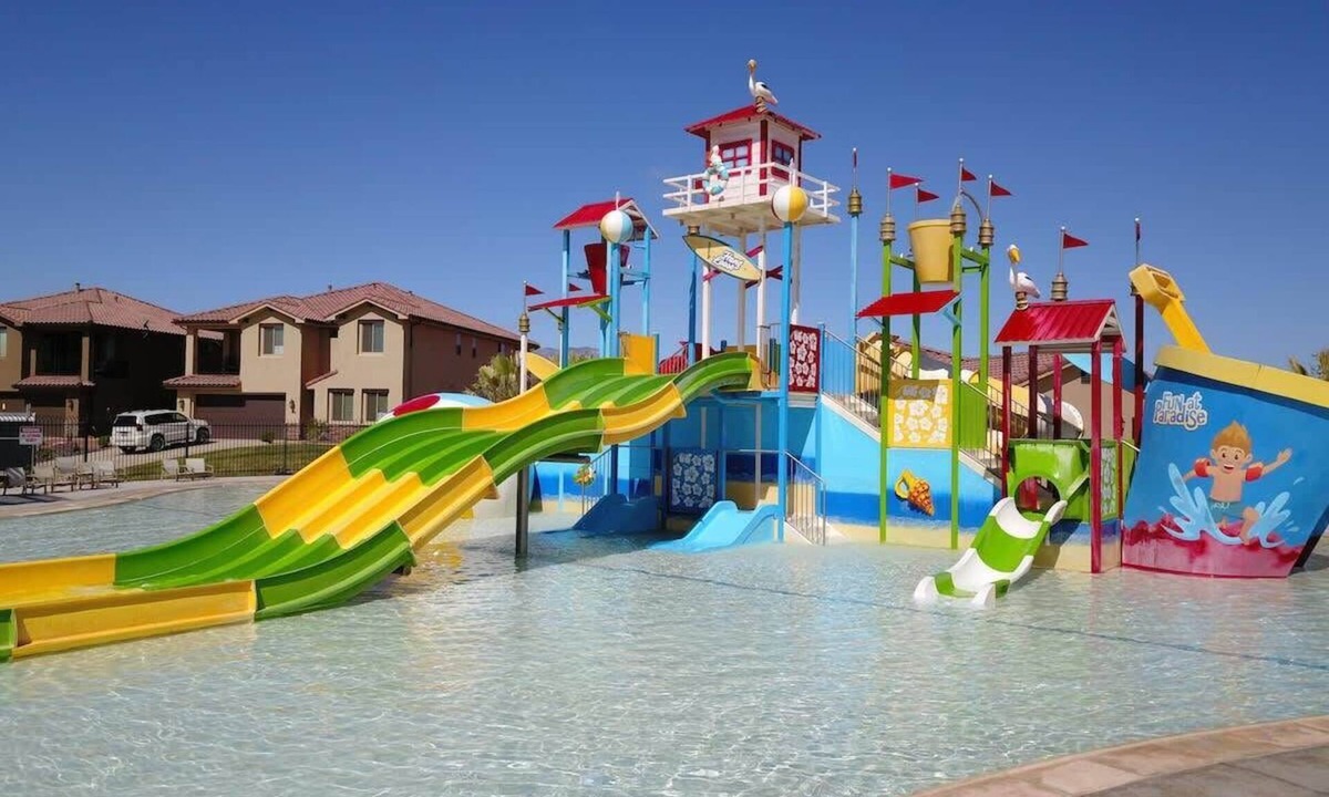 Santa Clara House | PVZ 1| Close to Pools *Private BBQ* EV charger!