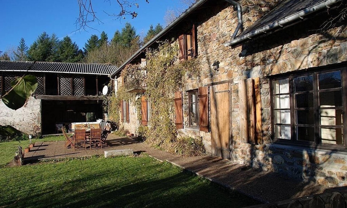 Escala House | 🚴 Pyrenees Gîte | Stunning Views, Heated Pool & Jacuzzi | Perfect for Groups ✨