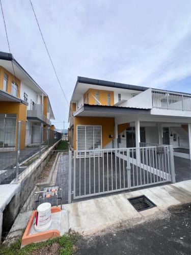 Kampung Jelatang House | Qmal Homestay