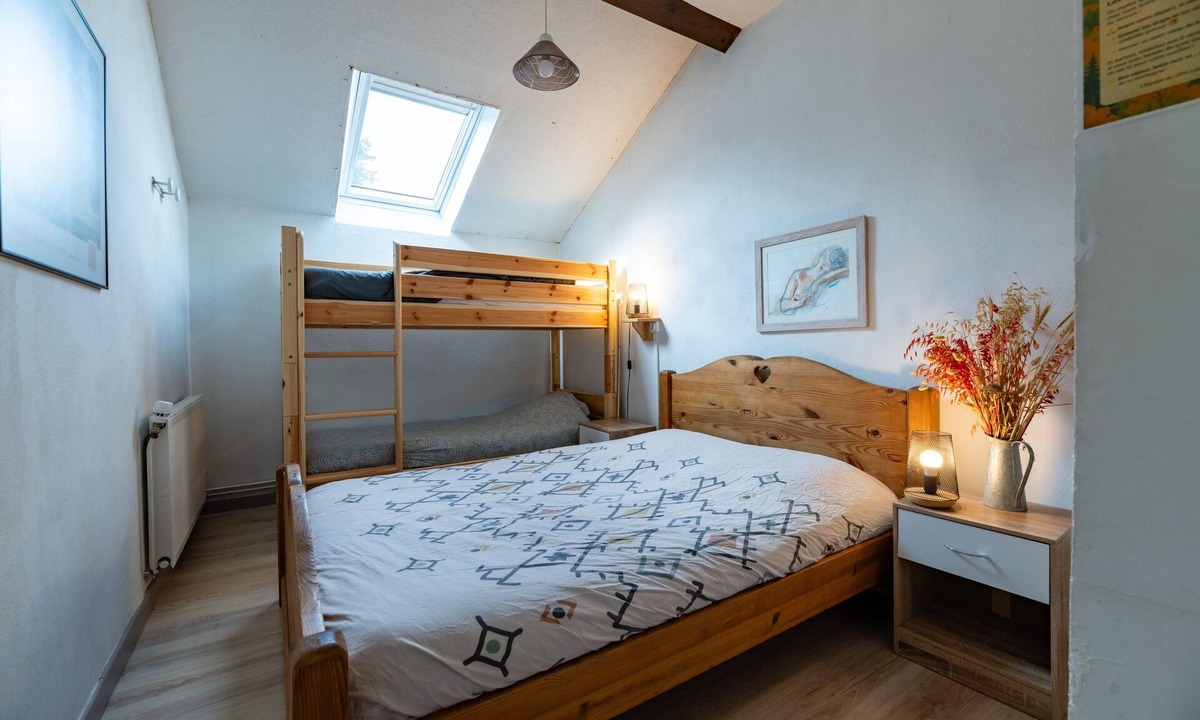 Vassieux-en-Vercors Apartment | Quadruple Room with Half Board, Shared Bathroom