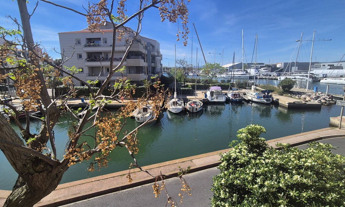 Le Port Apartment | Quai 12- 4Person apartment-marina view