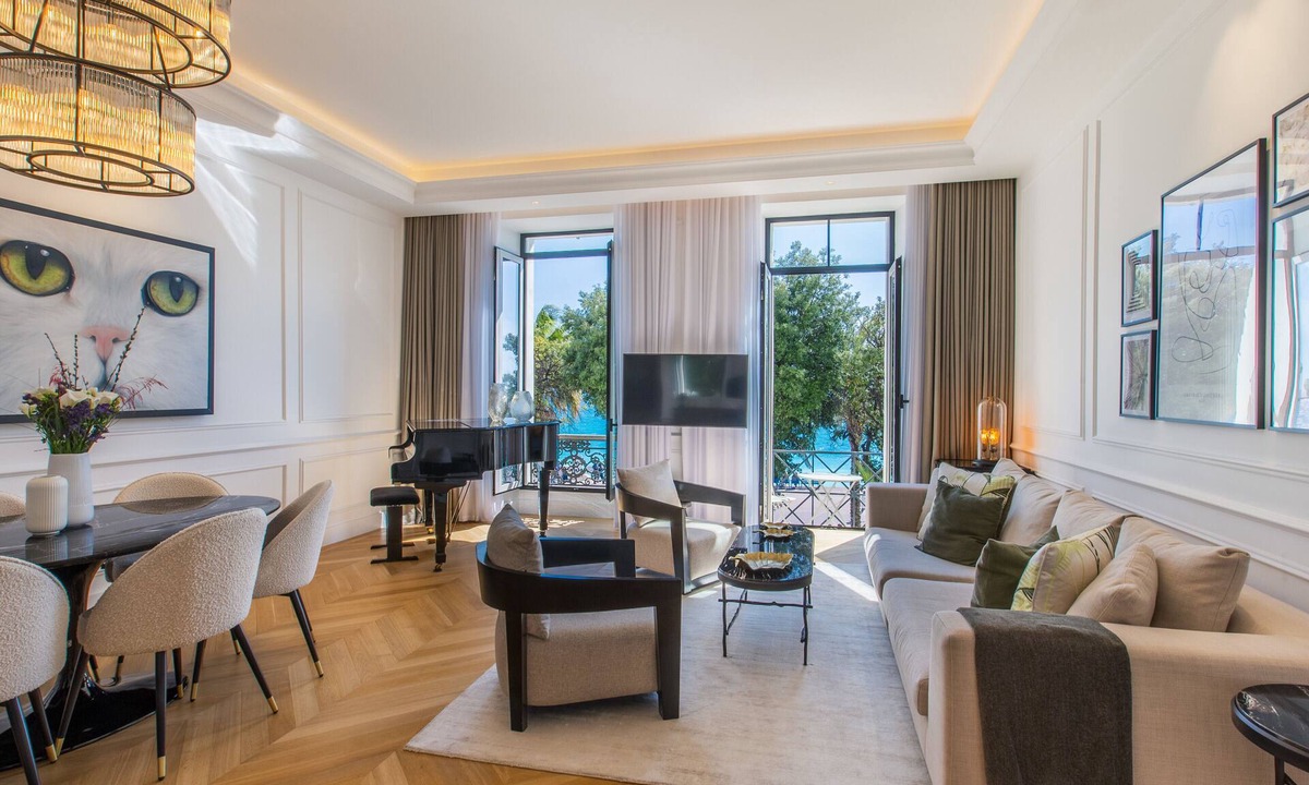 Old Town Apartment | QUAI PROMENADE – New Seafront Balcony Air Conditioning